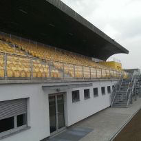 zábradlí na stadionu